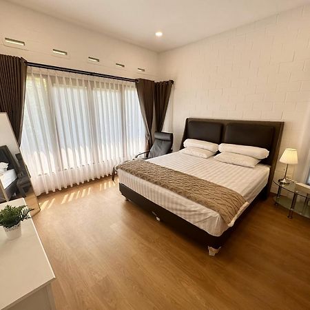 Villa Putih Le Cordon Бандунг Екстериор снимка