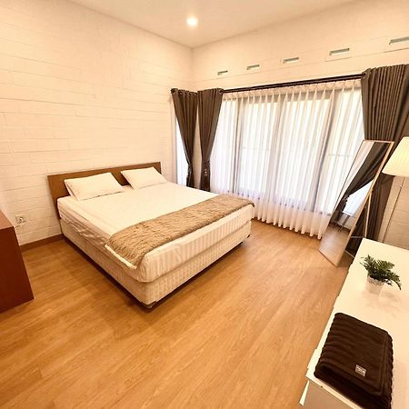 Villa Putih Le Cordon Бандунг Екстериор снимка
