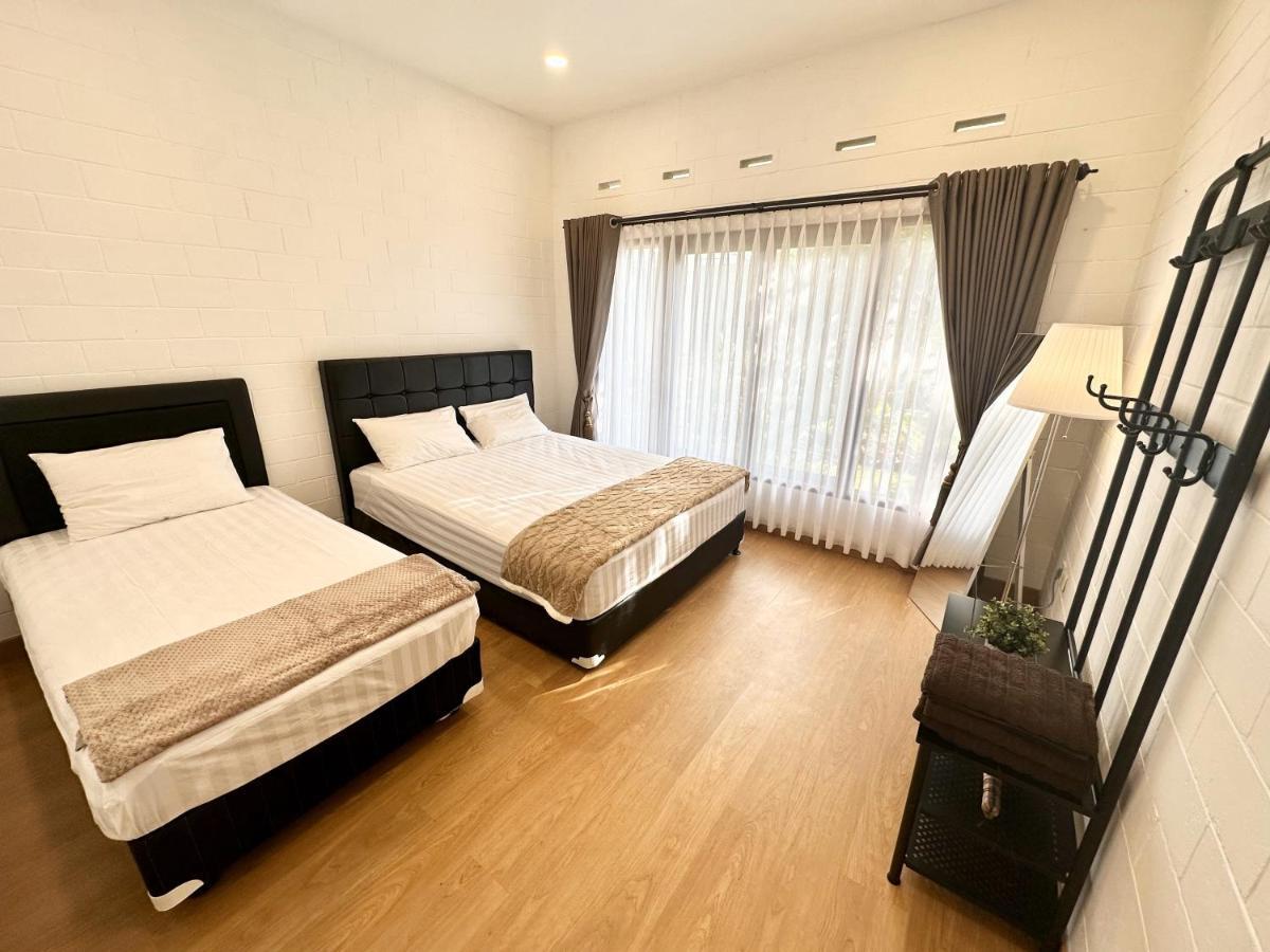 Villa Putih Le Cordon Бандунг Екстериор снимка